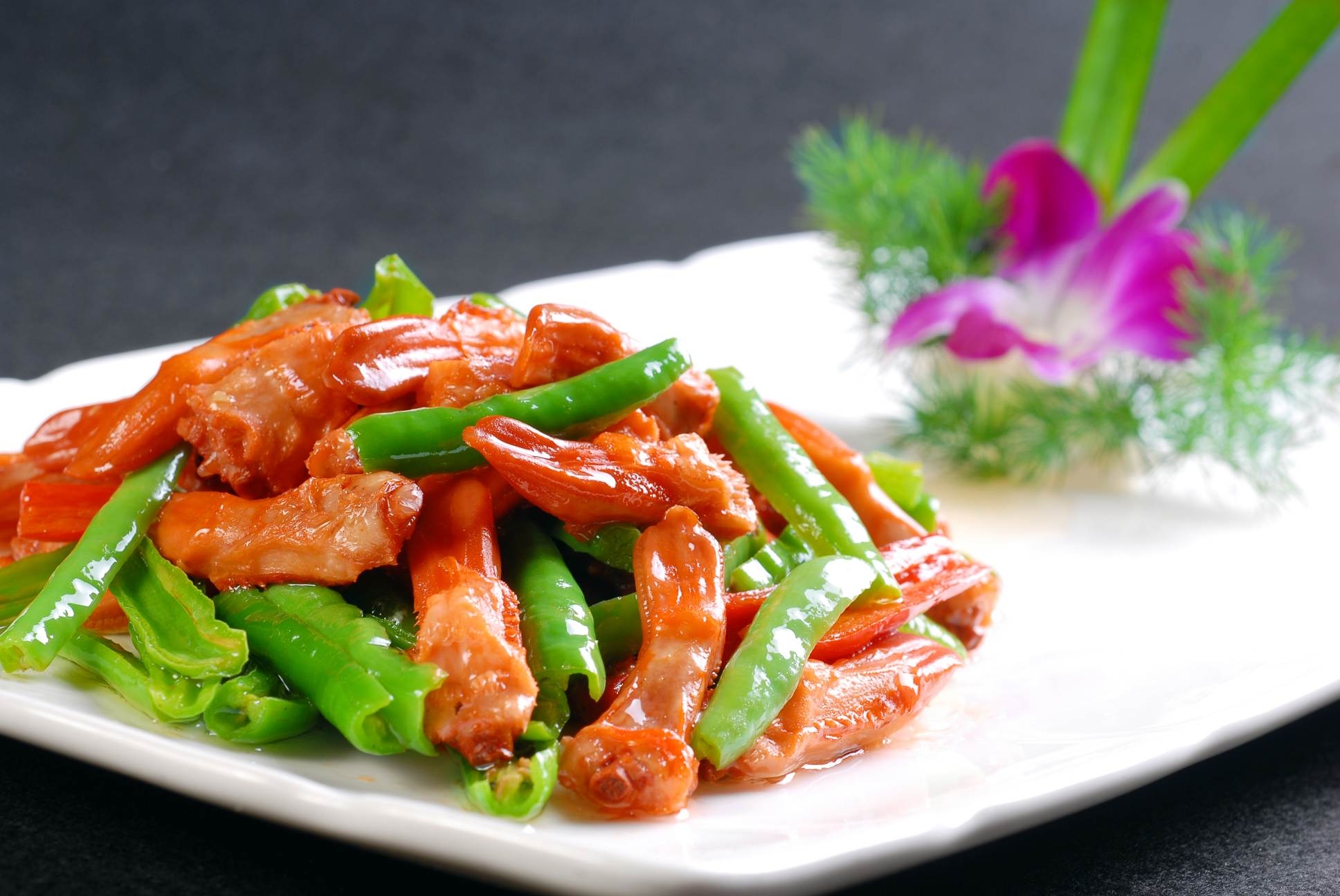 餐饮美食酱爆鸭舌(1)高清图片