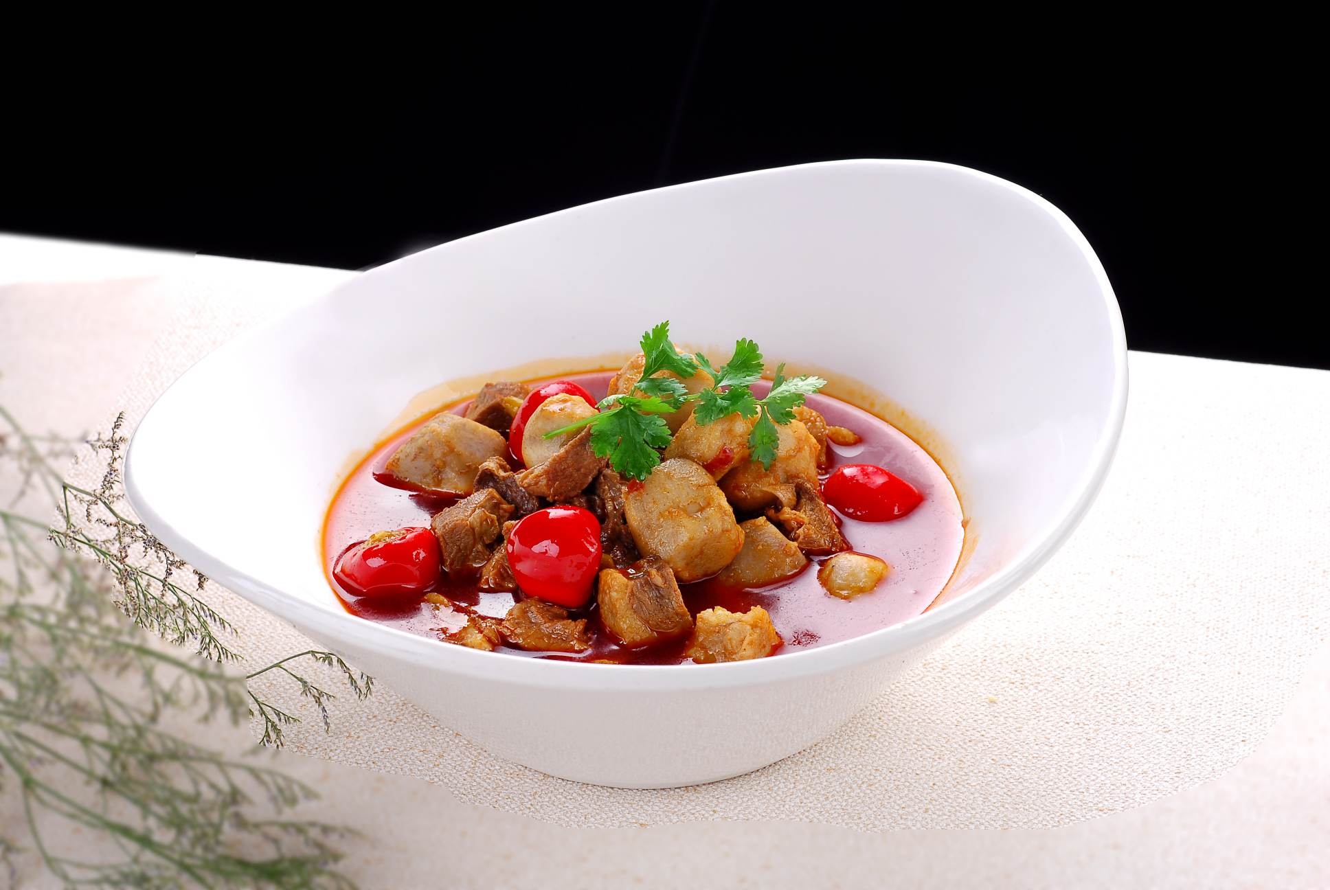 热菜芋儿烧牛肉高清图片