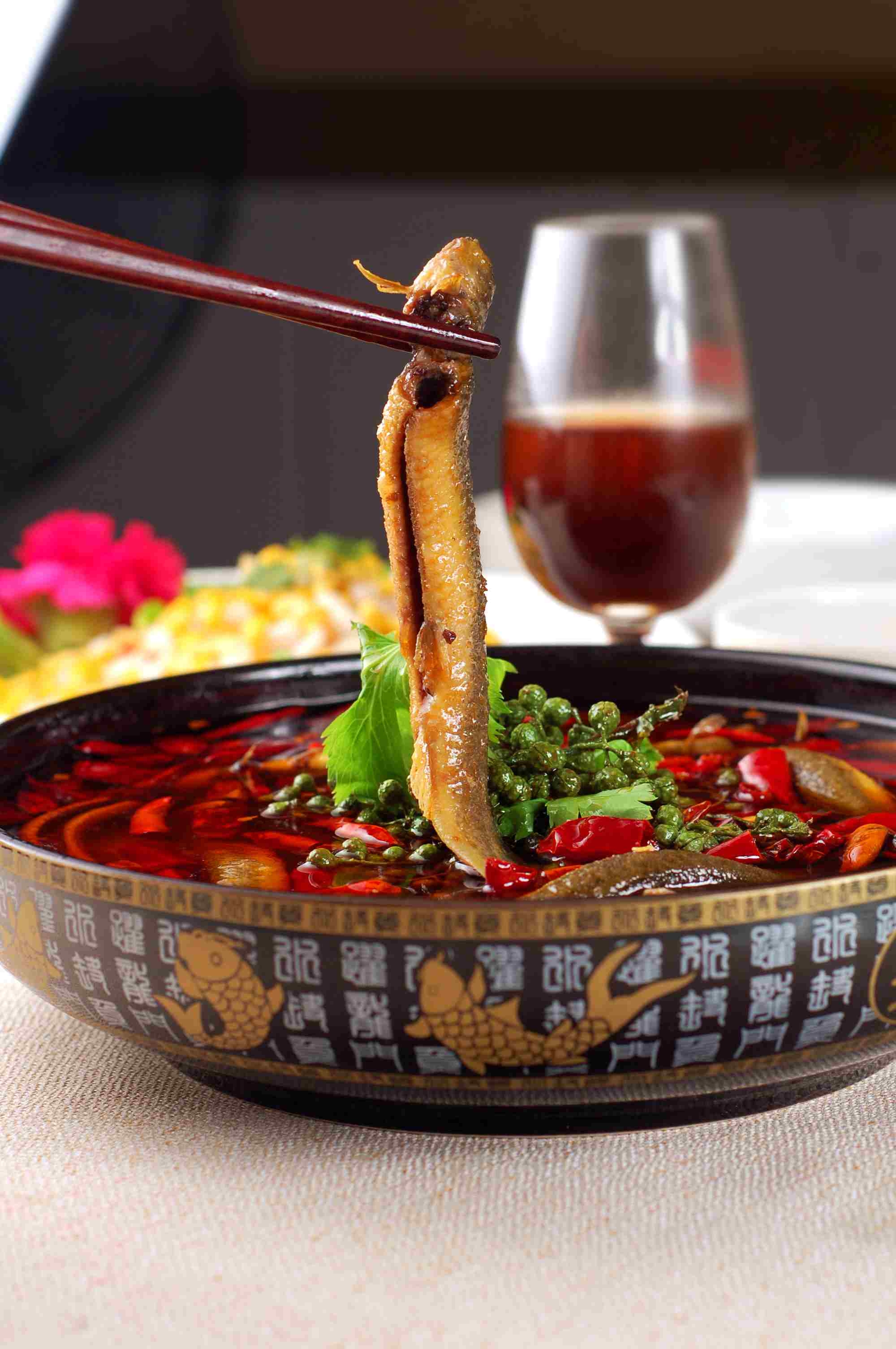 餐饮美食麻辣胖泥鳅高清图片