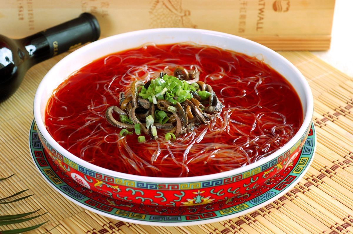 餐饮美食红汤鳝鱼粉丝高清图片