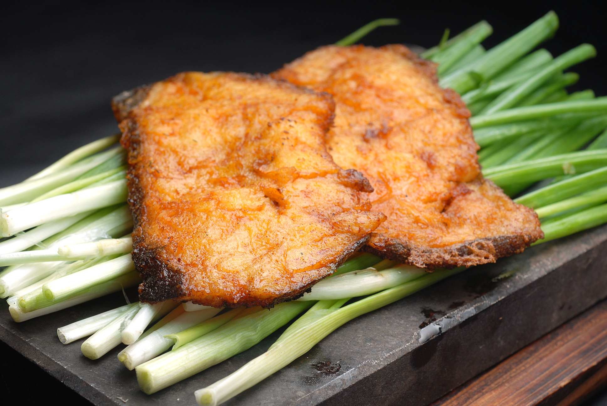 葱香银鳕鱼高清图片