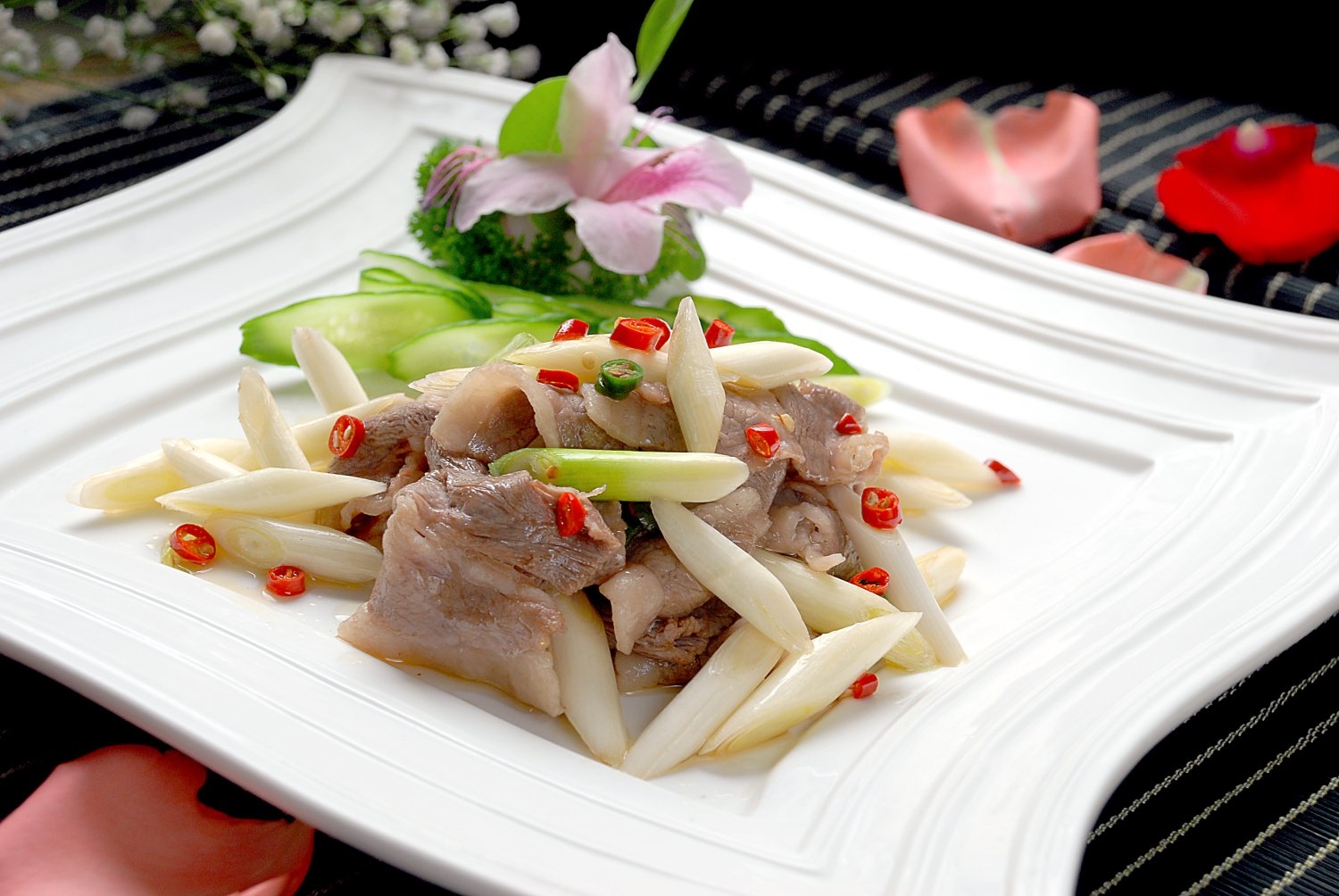 高清图片餐饮美食川菜米椒姜葱爆肥牛高清图片