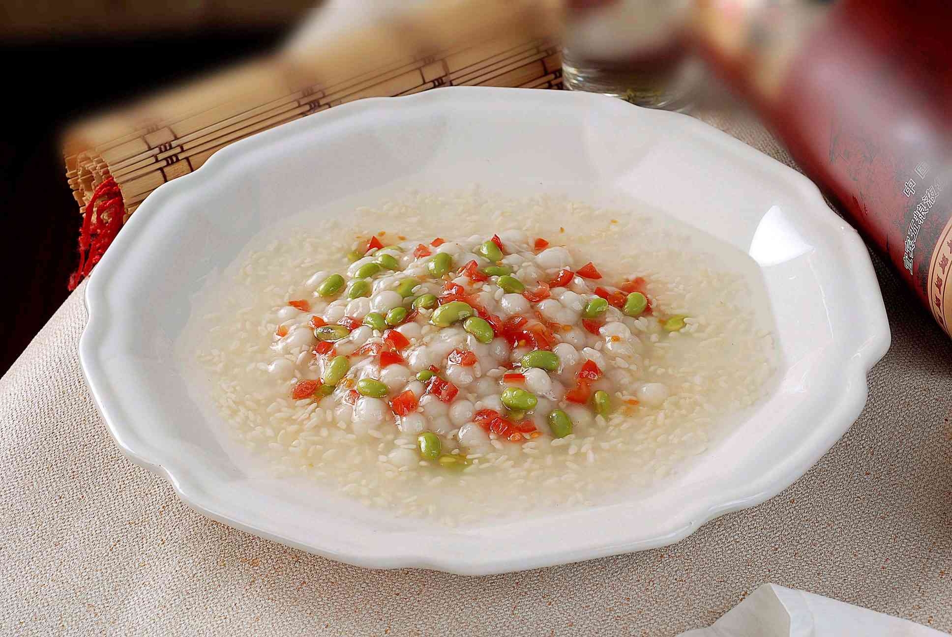 餐饮美食糟香浸元宵高清图片