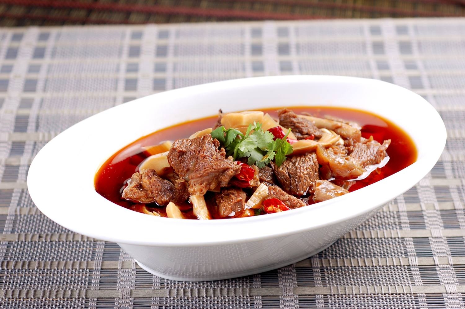 餐饮美食脆笋煨牛腩高清图片