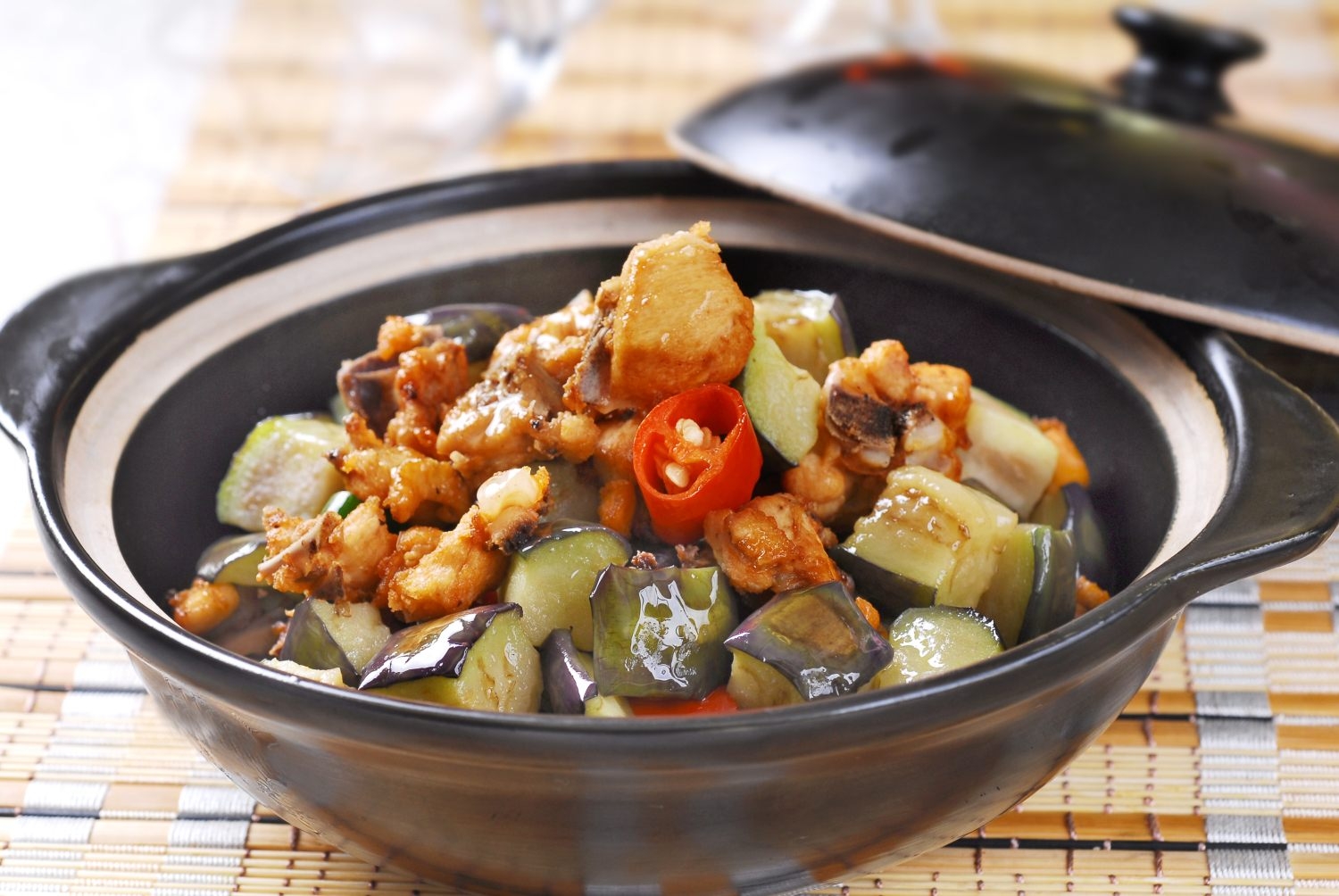 餐饮美食青椒茄子鸡高清图片