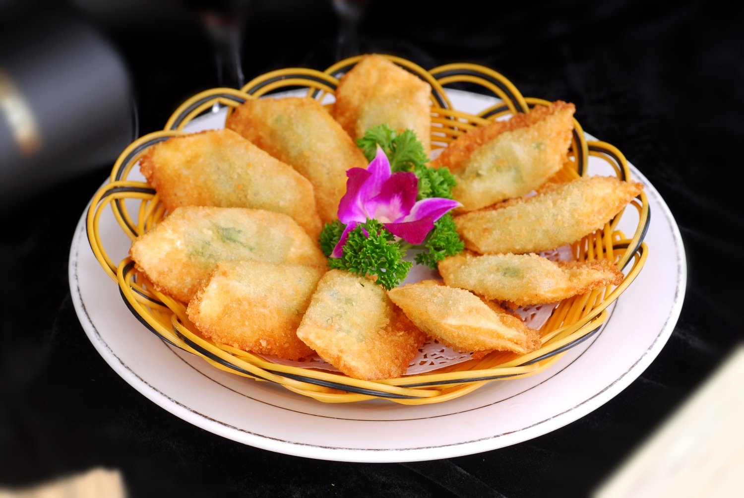 餐饮美食韭菜包高清图片